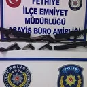 Muğla'da yol kenarına atılan çantadan silah ve mühimmat çıktı