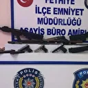 İş yerinin önüne bırakılan çantadan 8 silah ve kesici aletler çıktı