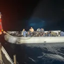 İzmir açıklarında 86 düzensiz göçmen yakalandı