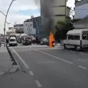 Arnavutköy’de seyir halindeki motosiklet alev aldı