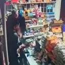 Baba boğazına şeker kaçan oğlunu Heimlich manevrasıyla kurtardı