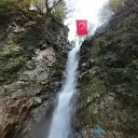 Cumhuriyetin 102. yılı coşkusu zirvede: Giresun'da dağcılar şelaleye dev bayrak astı