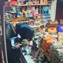 Babanın nefes borusuna sakız kaçan oğlunu kurtarma anları kamerada