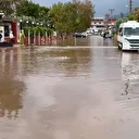 Fethiye'de sağanak yolları göle döndürdü