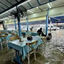 Fethiye'de sağanak yağış hayatı felç etti: Yolları ve dükkanları su bastı