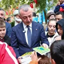 Kocaeli'de gelenek bozulmadı: Kitaplar yine ağaçlarda açtı