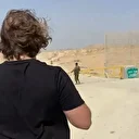 Gazze ablukasını karadan delen İsrailli aktivisti boğazlayarak gözaltına aldılar