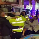 Aksaray'da trafik kazası sonrası ortalık karıştı: Alkollü sürücü ve akrabaları polise saldırdı