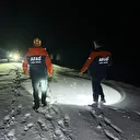 Ağrı'nın Bezirhane köyünde kara saplanan araçta mahsur kalan 2 kişiyi AFAD kurtardı