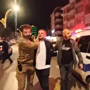 Alkollü sürücü kimlik isteyen şube müdürüne tekme attı