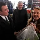 Osman Gökçek'ten pazarda karşılaştığı CHP’li Dinçer'e ‘baklava kutulu’ gönderme: Rüşveti duyunca kaçtı