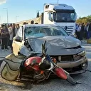 Otomobille motosikletin çarpıştığı feci kazada can kaybı