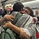 İsrail'in Küresel Sumud Filosu'nda alıkoyduğu 4 İngiliz ülkelerine ulaştı