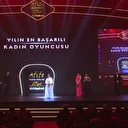 Ödül töreninde provokasyon: Karadağlı'ya teşekkür eden Sükun Işıtan ıslıklandı