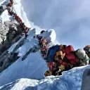 Everest Dağı'nın tepesinde bin kişi mahsur kaldı