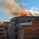 Bursa'da beş katlı apartmanın çatısında çıkan yangın söndürüldü