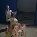 Gazze’de minikler neşeyle ateşkesi kutladı