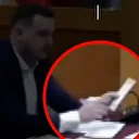 Bayrampaşa'daki belediye başkan vekili seçimlerinde usulsüzlüğün görüntüleri ortaya çıktı: CHP’li meclis üyesi oy pusulasını çizerek geçersiz hale getirdi