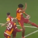 Gabriel Sara'nın o pozisyonu penaltı mı? Galatasaray - Trabzonspor maçındaki karar tartışma konusu oldu