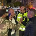 Alkollü sürücü ve yakınları kaza sonrası kimlik isteyen polislere saldırdı: Ne yetkin var