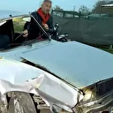 Alkollü sürücünün kullandığı otomobil mezarlığa girdi