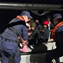 İzmir'de düzensiz göçmen operasyonu: 42 göçmen yakalandı 24 göçmen kurtarıldı