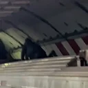 İstanbul’da akılalmaz olay: Durakta bekleyen metronun üzerine çıktı