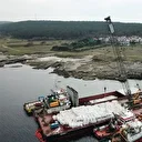 Kocaeli’de karaya oturan gemide yük tahliyesi başladı