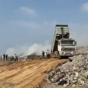 Çöplüklerden yayılan zehirli gaz halkı tehdit ediyor: Gazzeliler çöplüklerin hemen yanındaki çadırlarda yaşamak zorunda kalıyor