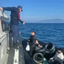 İzmir açıklarında 14 göçmen kurtarıldı 35 göçmen yakalandı