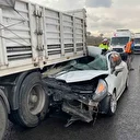 Bursa'da tır otomobilin altına girdi: 4 yaralı 