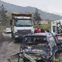 Beton mikseri otomobille çarpıştı: 1’i çocuk 5 kişi yaralandı
