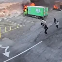 İsrailli terörist grup 'Tepe Gençliği' Batı Şeria'daki Filistinlilerin çalıştığı fabrikaya saldırıp etrafı ateşe verdi