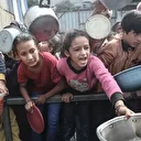 Gazze'de açlıkla mücadele eden Filistinlilere yemek dağıtıldı