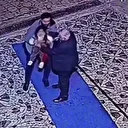 Düğünde boğazına şeker kaçan çocuk, gazetecinin "Heimlich manevrası" uygulamasıyla kurtarıldı