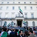 Suriye bayrağı Londra'da göndere çekildi