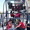 Gazze’nin çocukları molozların arasında tüm acılara rağmen gülümsüyor