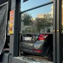 Şanlıurfa'da kontrolden çıkan otomobil dönerci dükkanına girdi