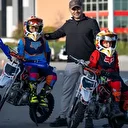 Pazar yerini piste çevirdi: Motosiklet tutkusunu çocuklarına aşıladı