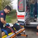 Otomobil bisikletli grubuna çarptı