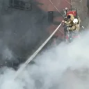 İstanbul Güngören'de tekstil fabrikasında çıkan yangın söndürüldü