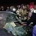 Tır dorsesine çarpan otomobil hurda yığınına döndü: Sıkışan sürücü güçlükle kurtarıldı