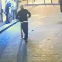 Beyoğlu’nda yere düşen telefonu alıp kaçan şüpheli tutuklandı