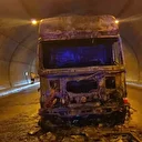 Orhangazi Tüneli'nde su tankeri alev aldı: Sürücü canını zor kurtardı