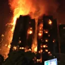 Hong Kong'daki gökdelenler alevlere teslim oldu: Saatlerdir söndürülemiyor