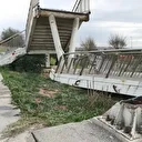 Avcılar'da iş makinesi taşıyan TIR'ın çarptığı üst geçit kaldırıldı