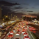 Trafik yoğunluğu yüzde 83'e ulaştı: İstanbul'da araçlar akşam saatlerinde güçlükle ilerledi