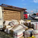 Antalya’da saman yüklü kamyonet devrildi: Yol trafiğe kapandı