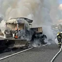 Kaza yapan tır alev alev yandı