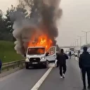 Beykoz'da seyir halindeki kamyonet yandı